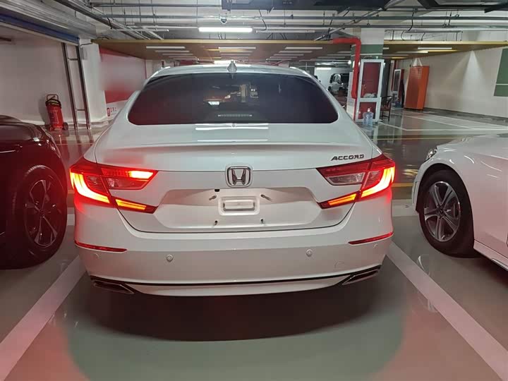 Фото 6 - Honda Accord