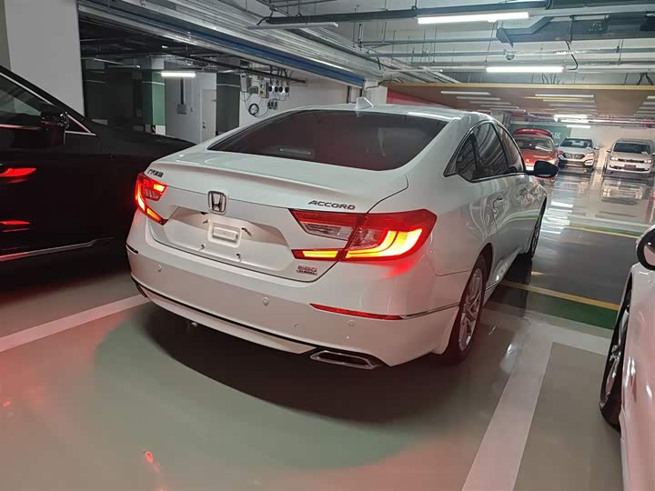 Фото 7 - Honda Accord