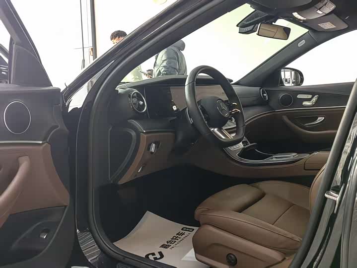 Фото 8 - Mercedes-Benz E-Class