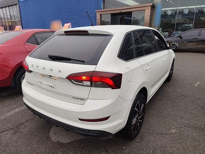 Фото 7 - Skoda Rapid Spaceback