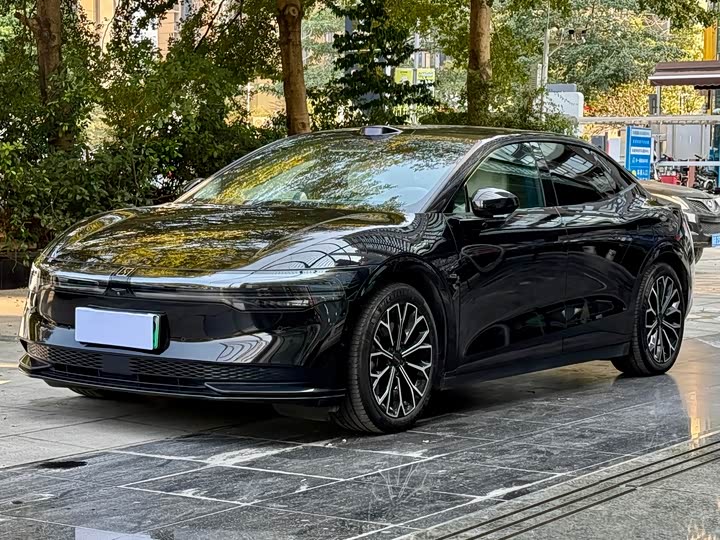 Фото 1 - Zeekr 007