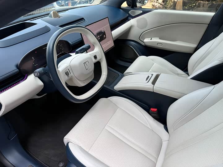 Фото 9 - Zeekr 007