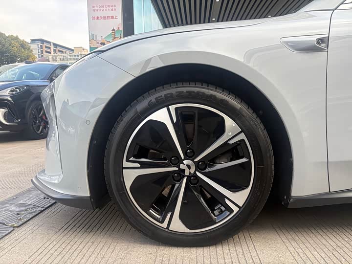 Фото 2 - Nio ET5T