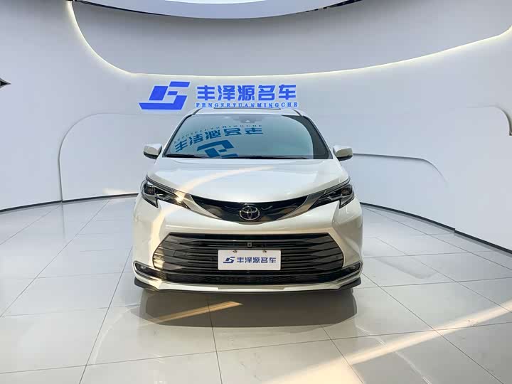 Фото 4 - Toyota Sienna