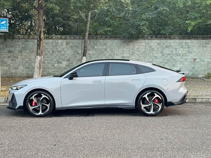 Фото 2 - Changan UNI-V