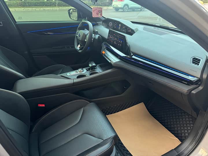 Фото 5 - Changan UNI-V