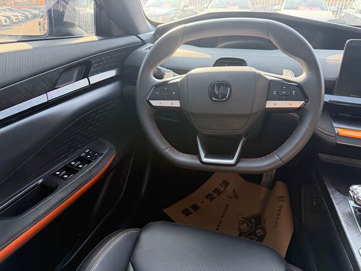 Фото 9 - Changan UNI-V