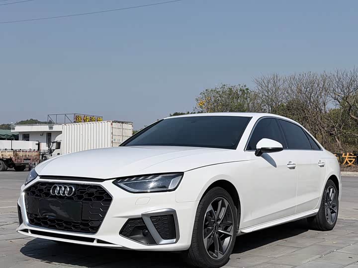 Фото 1 - Audi A4L