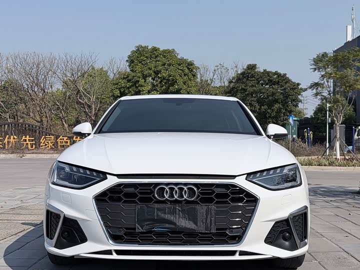 Фото 2 - Audi A4L