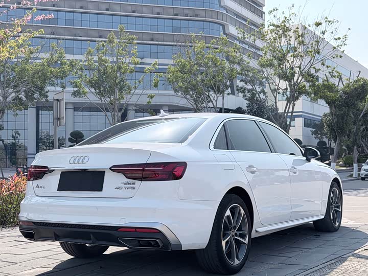 Фото 7 - Audi A4L