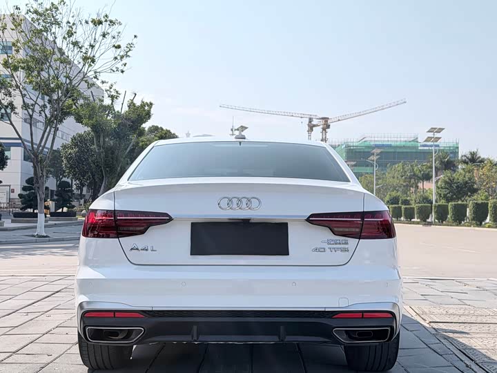 Фото 9 - Audi A4L