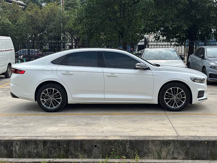 Фото 3 - Geely Preface