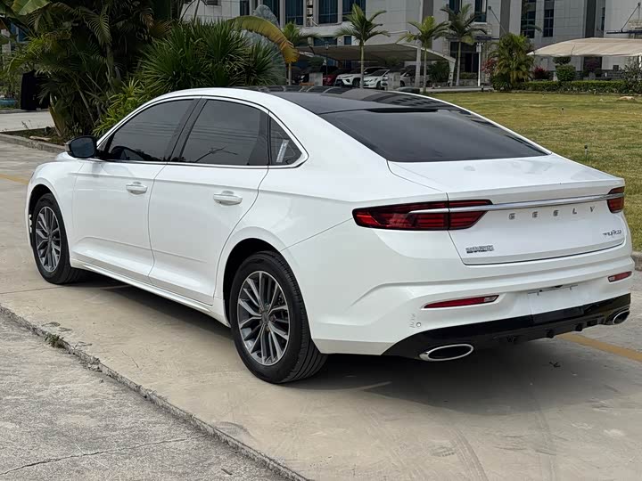 Фото 6 - Geely Preface