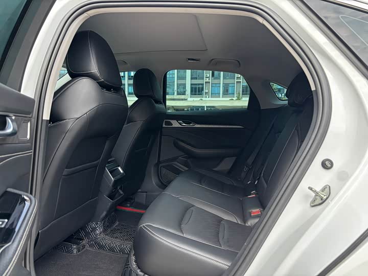 Фото 9 - Geely Preface