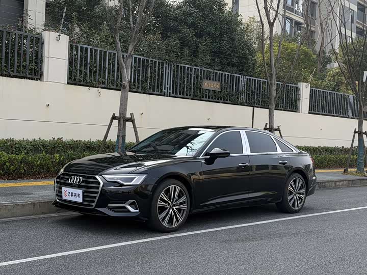 Фото 1 - Audi A6L