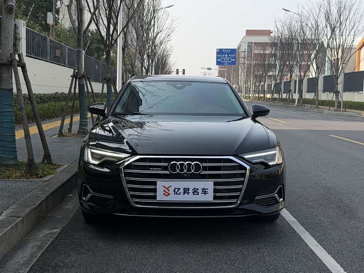 Фото 2 - Audi A6L