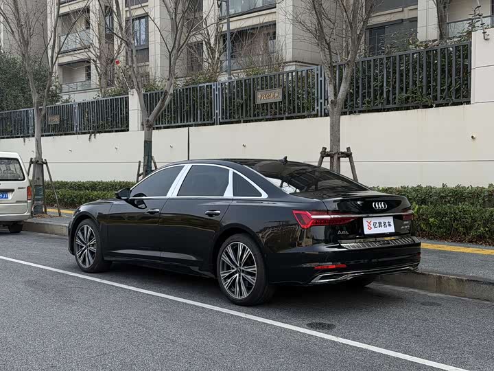 Фото 4 - Audi A6L