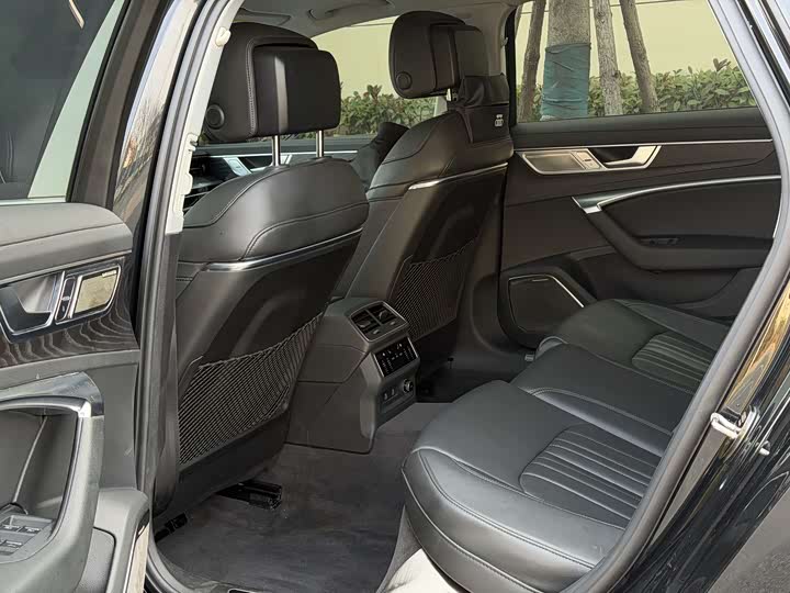 Фото 8 - Audi A6L