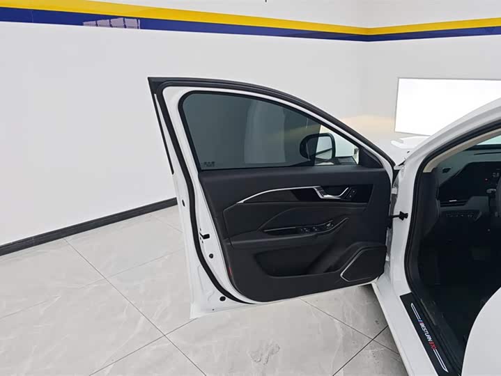 Фото 7 - Bestune B70