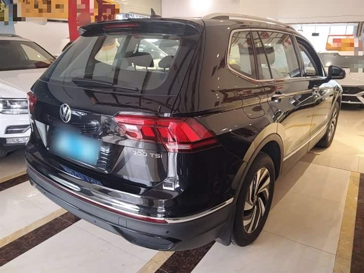 Фото 7 - Volkswagen Tiguan L Pro