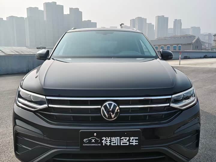 Фото 2 - Volkswagen Tiguan L Pro