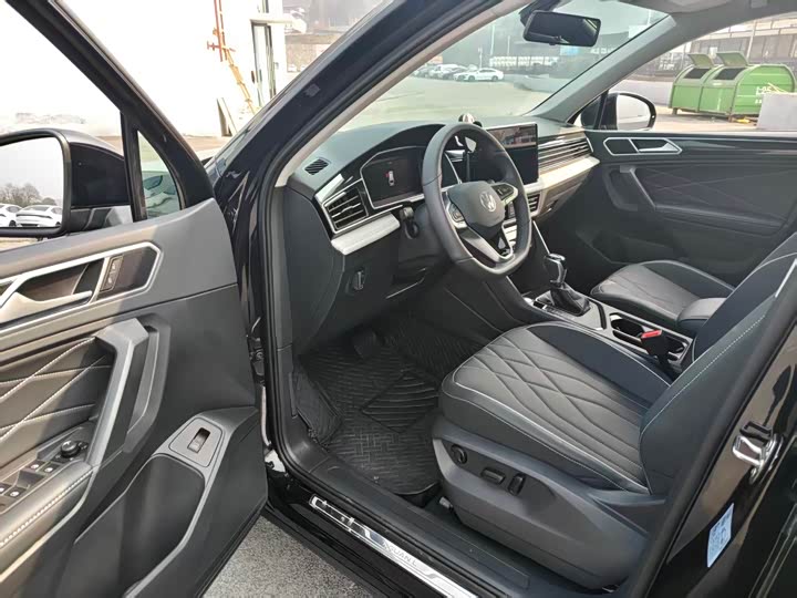 Фото 4 - Volkswagen Tiguan L Pro