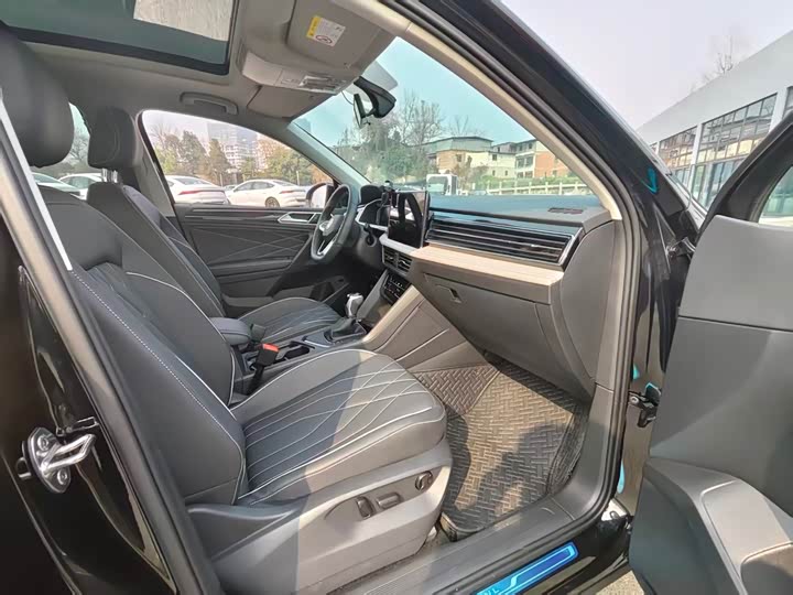 Фото 6 - Volkswagen Tiguan L Pro