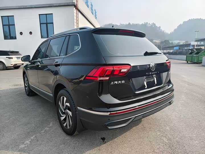 Фото 9 - Volkswagen Tiguan L Pro