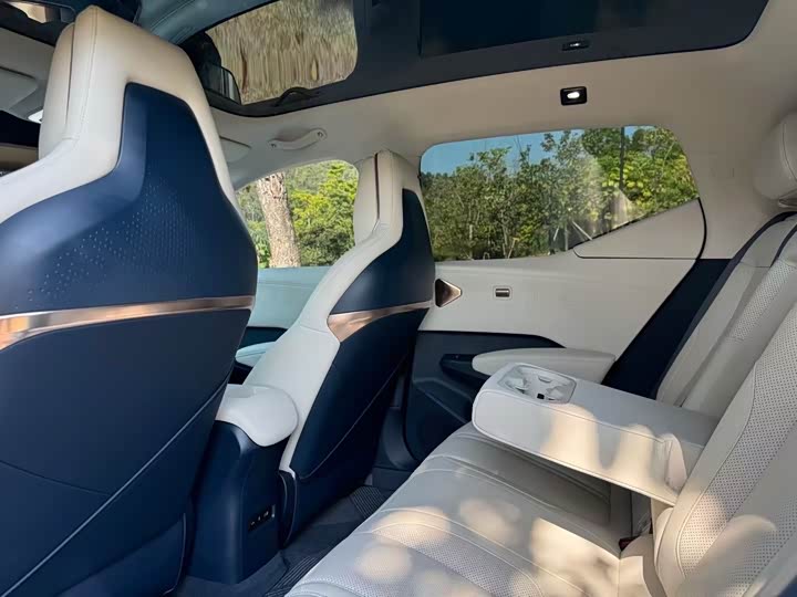 Фото 6 - Zeekr X