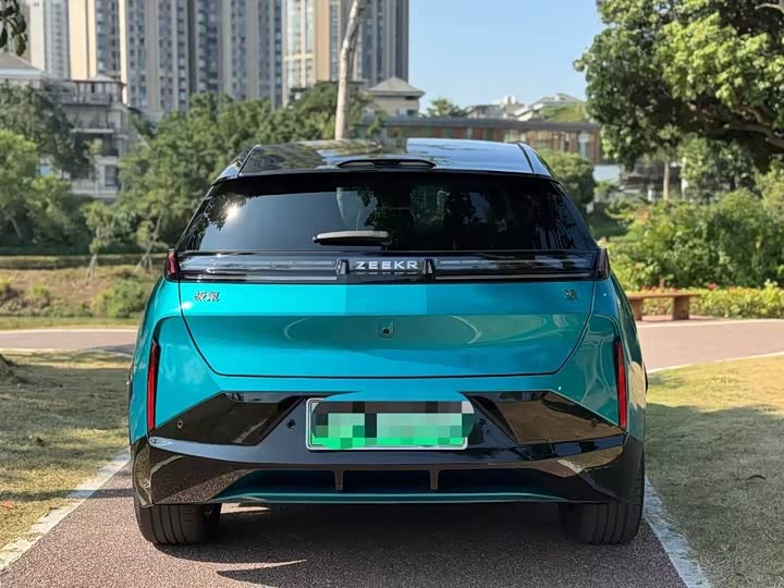 Фото 8 - Zeekr X