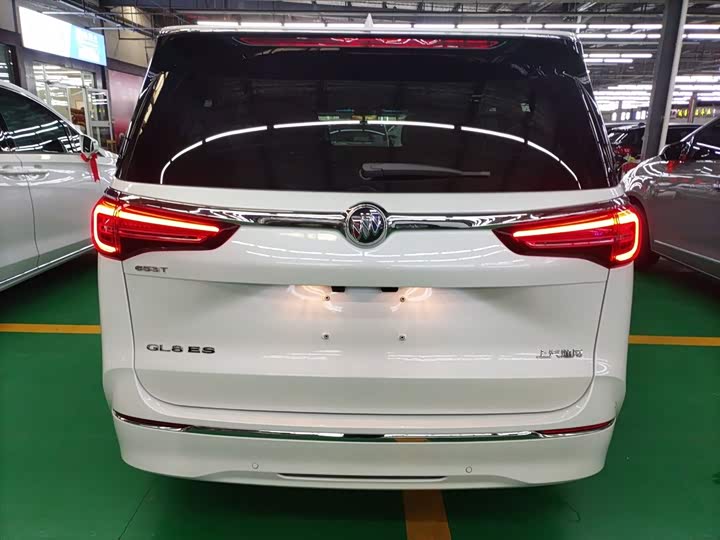 Фото 6 - Buick GL8 ES