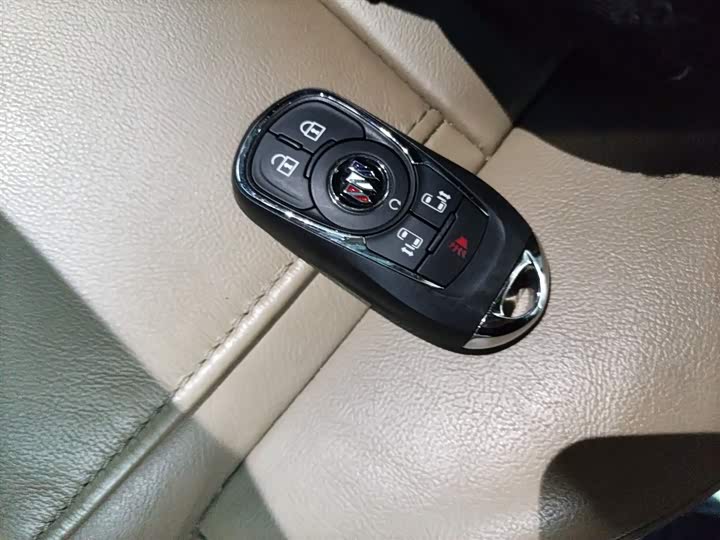 Фото 9 - Buick GL8 ES