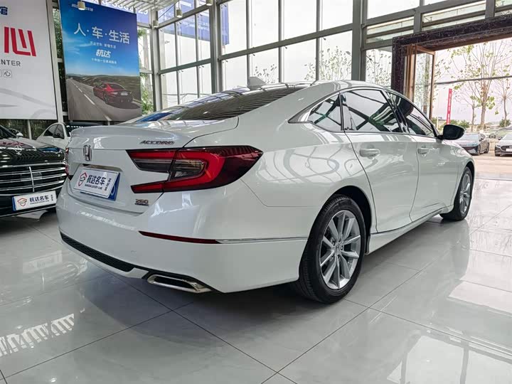 Фото 4 - Honda Accord