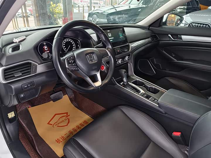 Фото 7 - Honda Accord