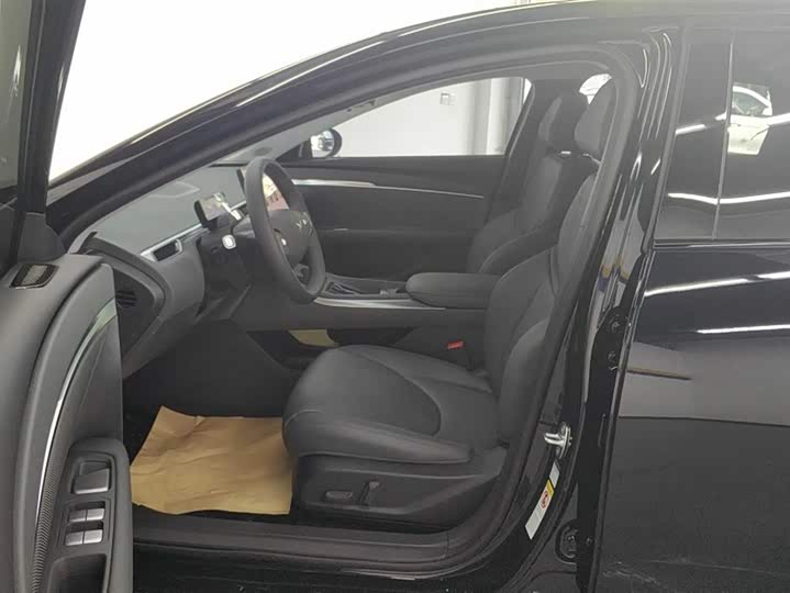 Фото 9 - XPeng Mona M03