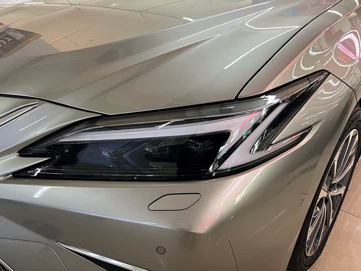 Фото 9 - Lexus ES