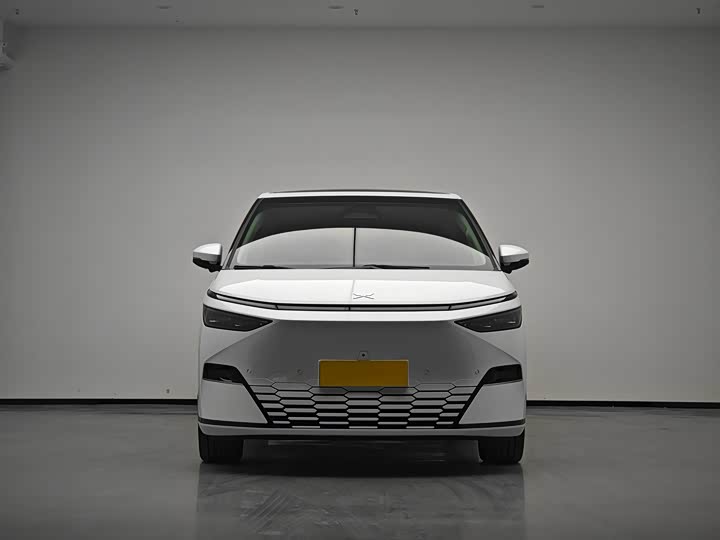 Фото 2 - XPeng X9