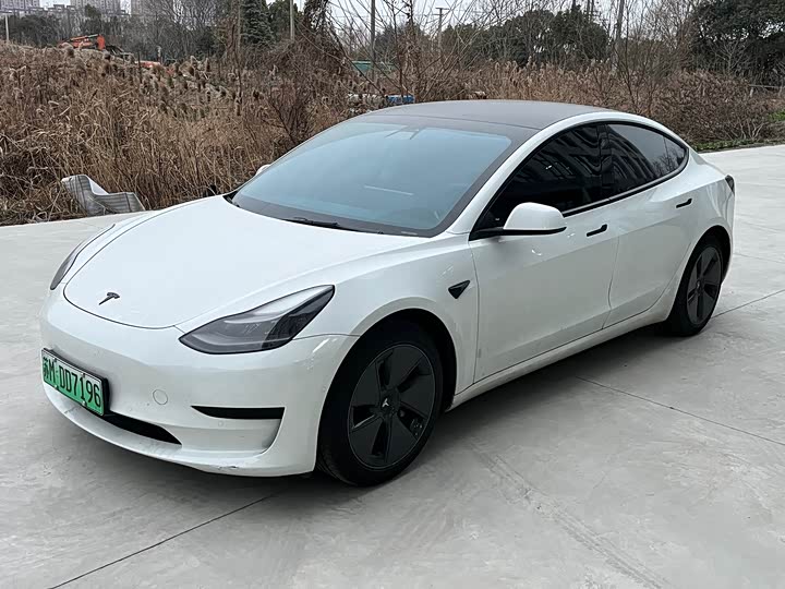 Фото 1 - Tesla Model 3