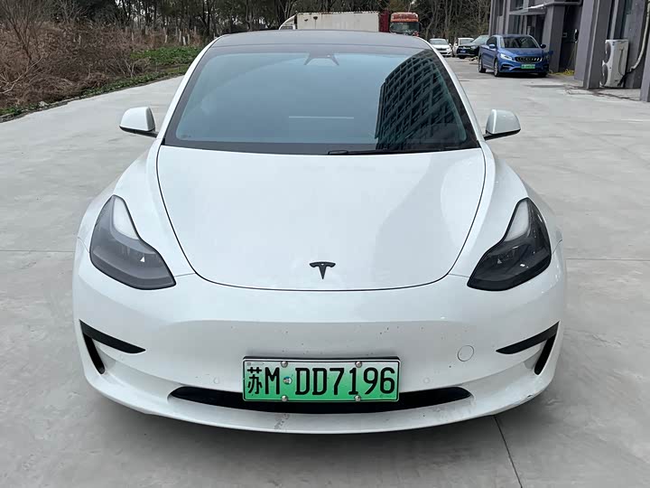 Фото 2 - Tesla Model 3
