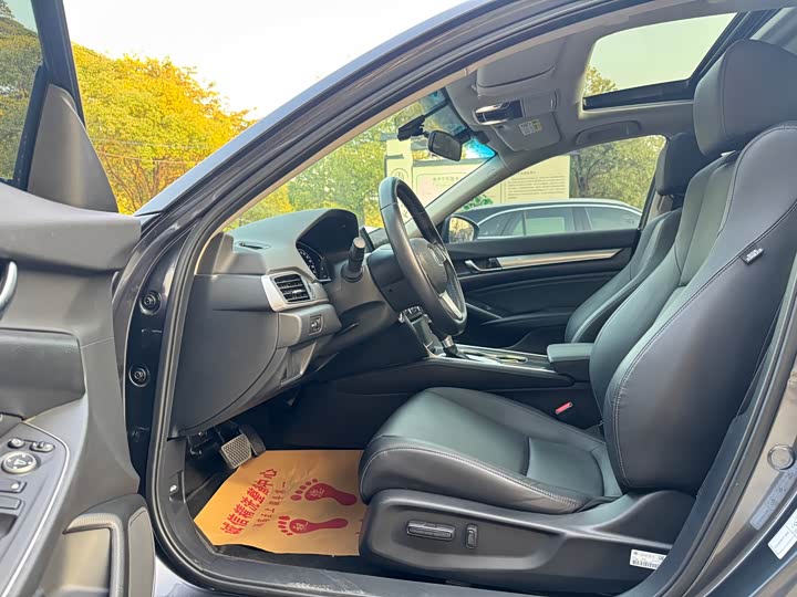 Фото 4 - Honda Accord