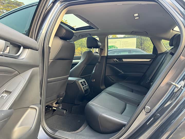 Фото 5 - Honda Accord