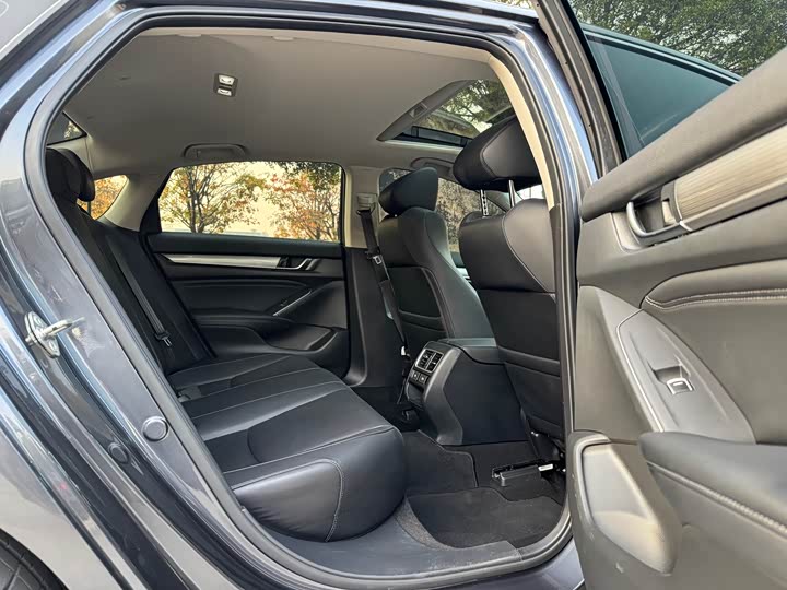 Фото 6 - Honda Accord