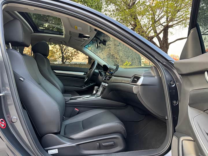 Фото 7 - Honda Accord