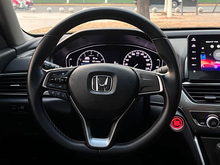 Фото 8 - Honda Accord