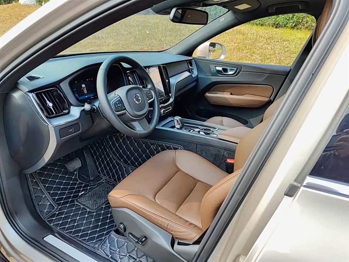 Фото 7 - Volvo XC60