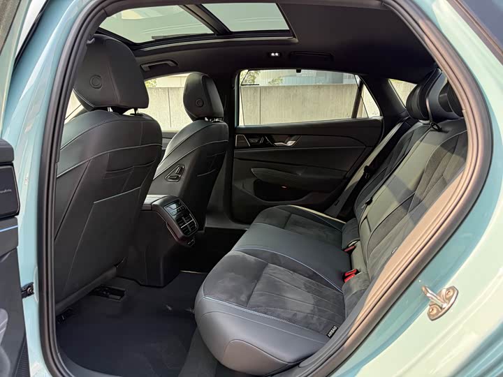 Фото 9 - Volkswagen Passat