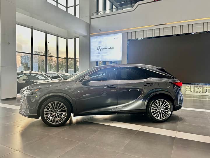 Фото 3 - Lexus RX