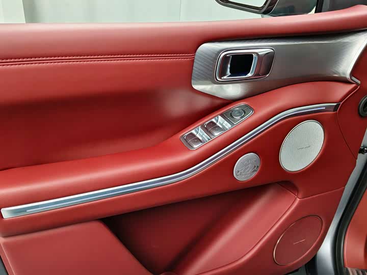 Фото 2 - Tank 700 Hybrid