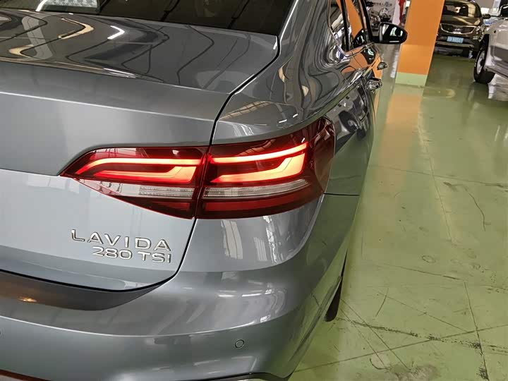 Фото 8 - Volkswagen Lavida