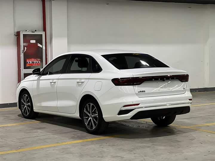 Фото 4 - Geely Emgrand